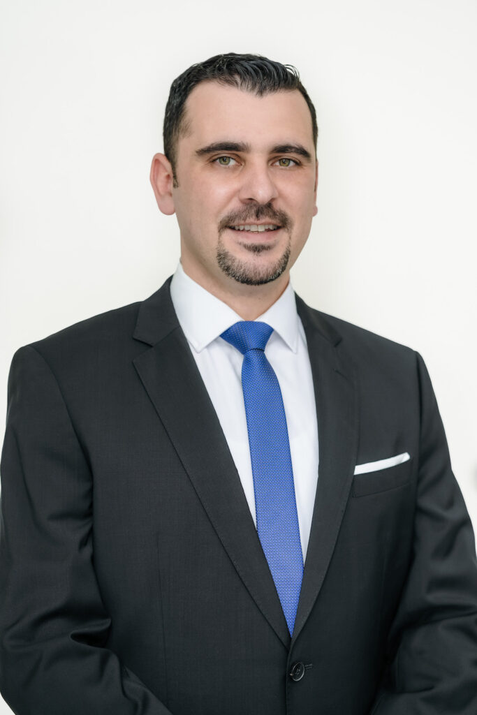 Vorbiți ca un lider: Cum pot dentiștii să comunice precum liderii, nu doar ca și clinicieni